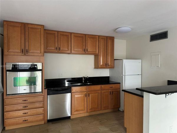 637 Executive Center Dr , Unit N103, West Palm Beach, FL 33401