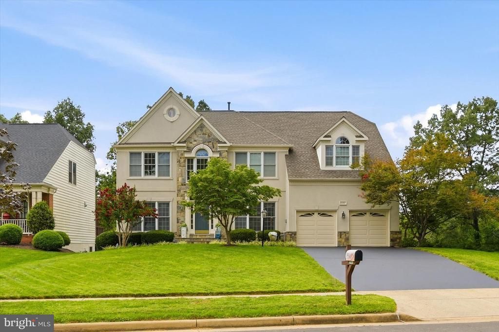 25817 Planting Field Drive, Chantilly, VA 20152 Main Photo