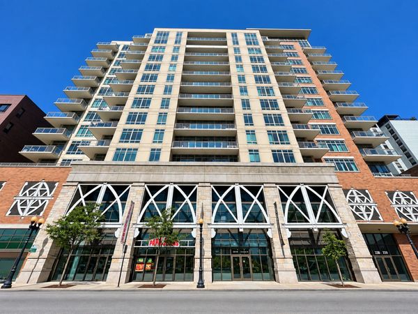 230 W DIVISION Street , Unit 1501, Chicago, IL 60610