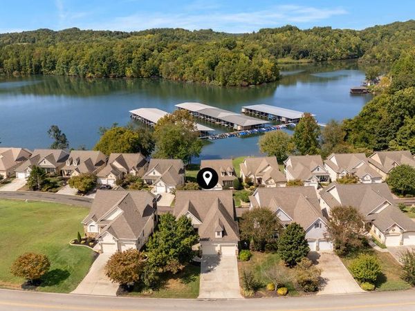 989 Rarity Bay Pkwy, Vonore, TN 37885