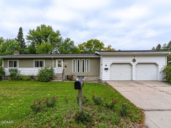 1313 ALBERT Street, Crookston, MN 56716