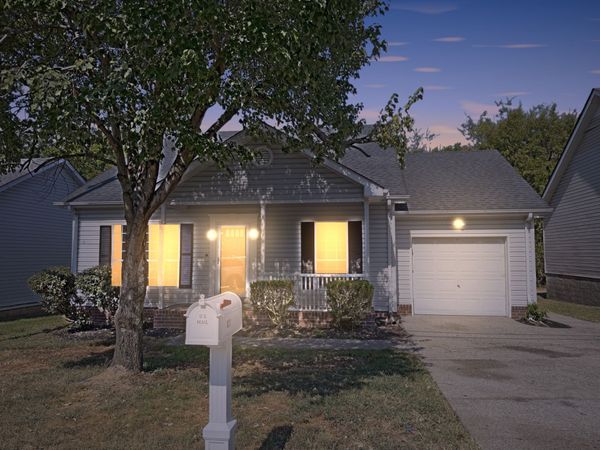 827 Neelys Chase Dr , Madison, TN 37115