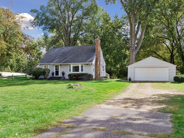 2922 Old Highway 8 , Roseville, MN 55113