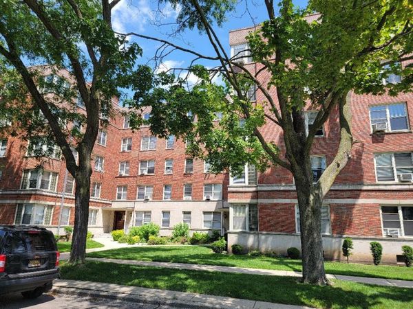 2600 W Berwyn Avenue , Unit 402, Chicago, IL 60625