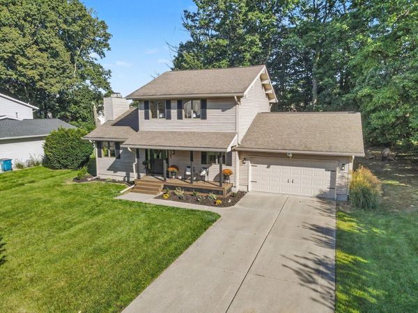 6785 Gran Via Drive NE, Rockford, MI 49341