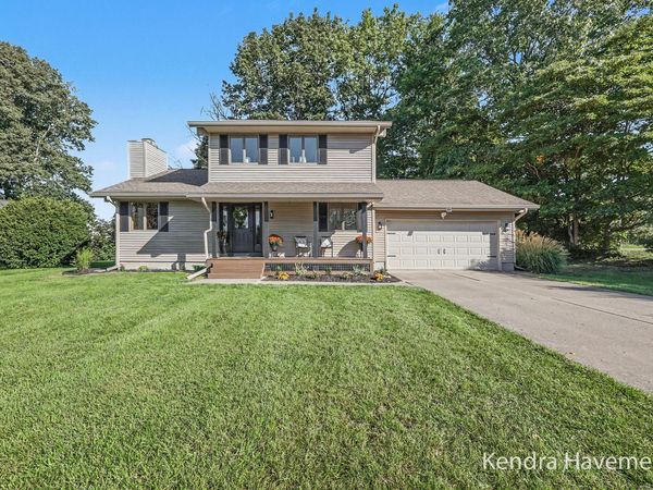 6785 Gran Via Drive NE, Rockford, MI 49341