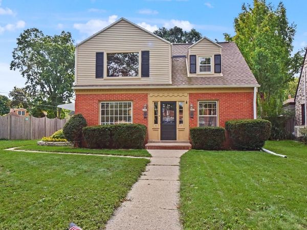 2161 W Raleigh AVENUE, Unit 2163, Glendale, WI 53209