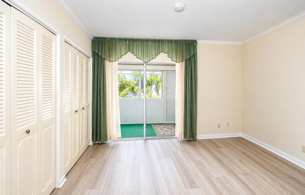 3240 Lake Osborne Drive, Unit 208, Lake Worth Beach, FL 33461 Photo