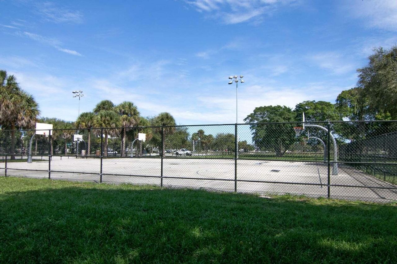3240 Lake Osborne Drive, Unit 208, Lake Worth Beach, FL 33461 Photo