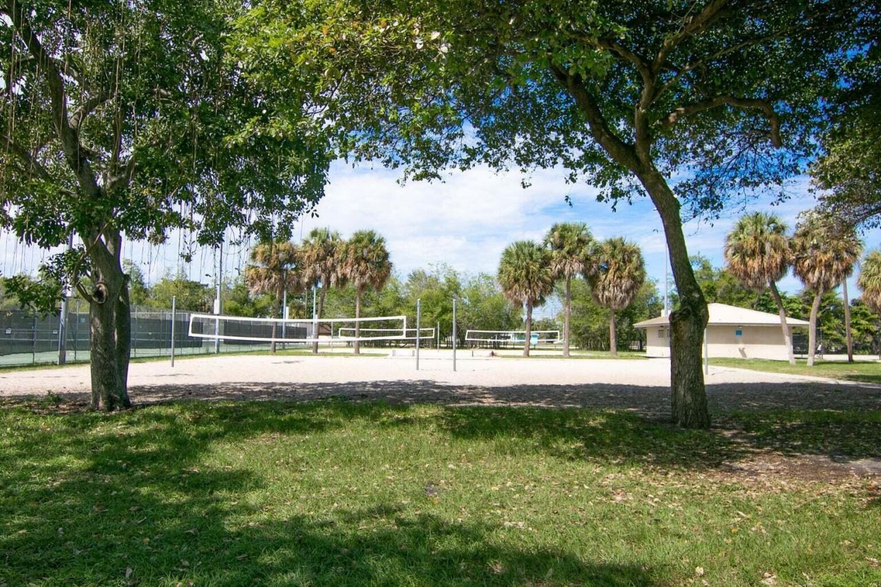 3240 Lake Osborne Drive, Unit 208, Lake Worth Beach, FL 33461 Photo