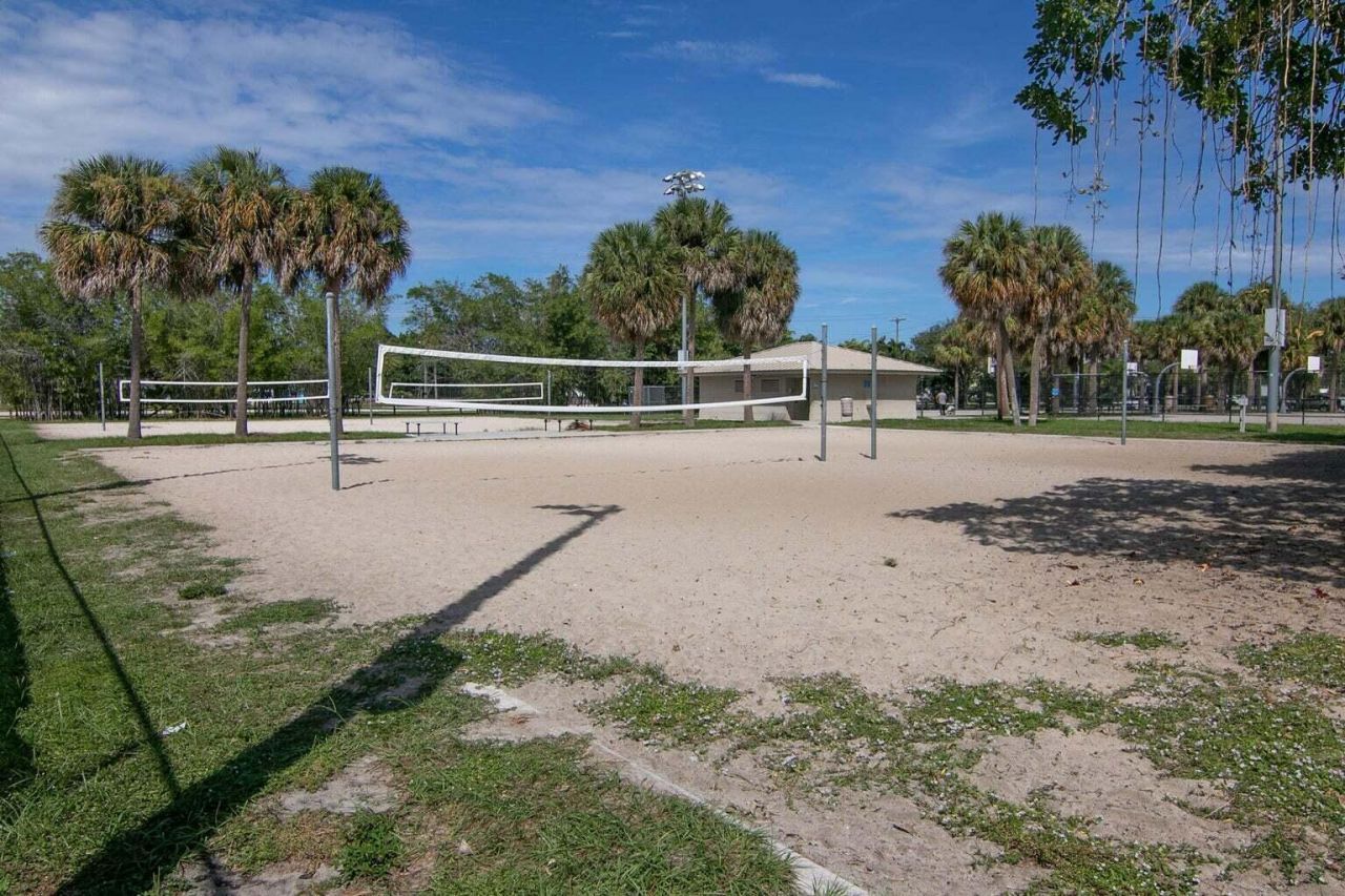 3240 Lake Osborne Drive, Unit 208, Lake Worth Beach, FL 33461 Photo