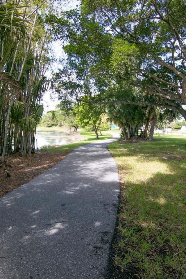 3240 Lake Osborne Drive, Unit 208, Lake Worth Beach, FL 33461 Photo