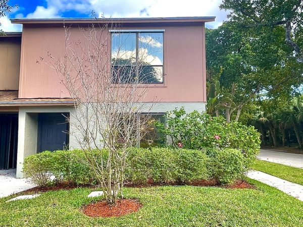 501 SANDTREE Drive, Palm Beach Gardens, FL 33403