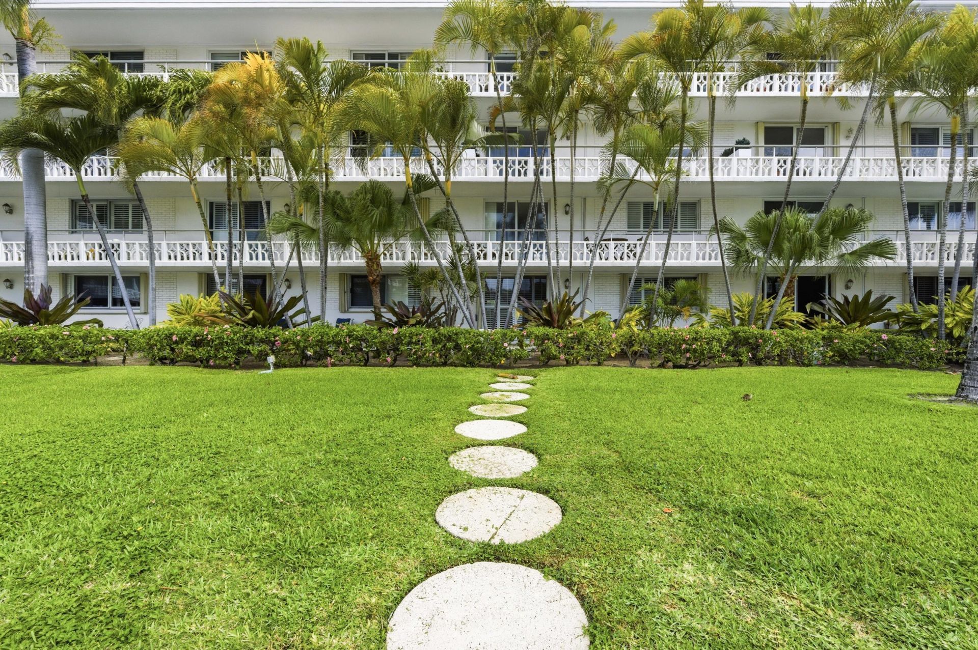 139 Sunrise Avenue, Unit 102, Palm Beach, FL 33480 Photo