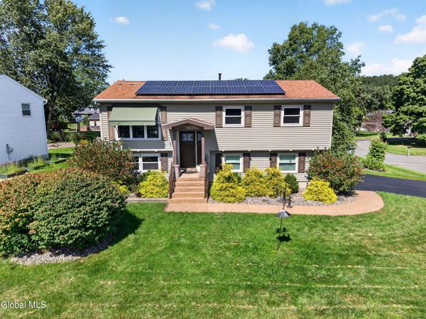 201 Deerfield Court, Voorheesville, NY 12186
