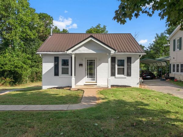 310 Woodlawn Avenue , Horse Cave, KY 42749
