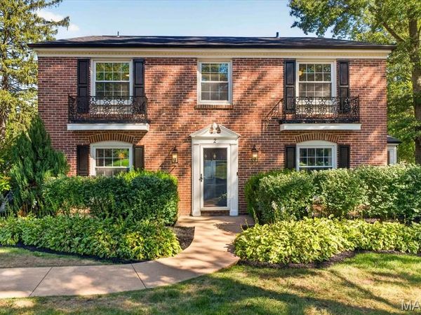 2 Woodoaks Trail, Ladue, MO 63124