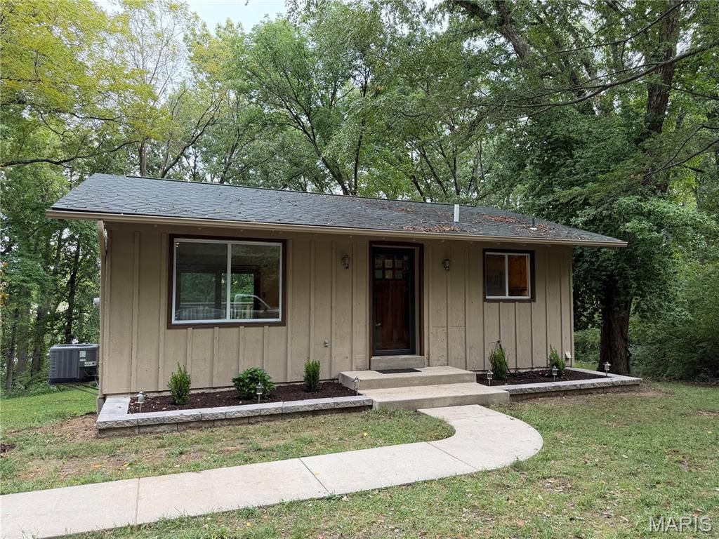 2 Country Hill Lane , Belleville, IL 62221 Main Photo