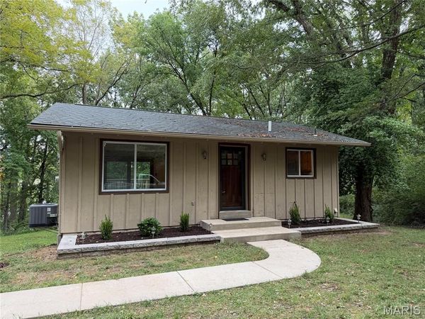 2 Country Hill Lane , Belleville, IL 62221