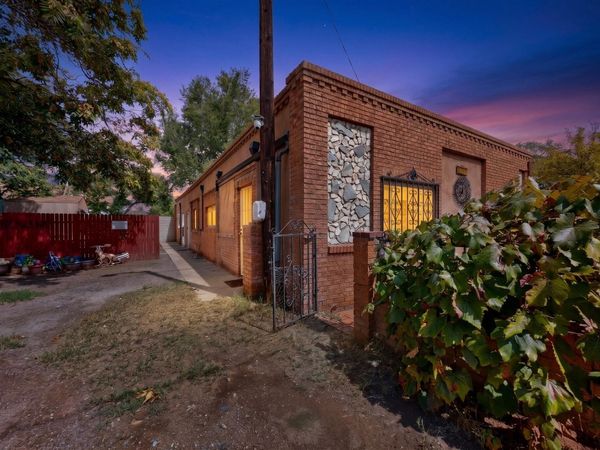 2215 Hooper Road SW, Albuquerque, NM 87105