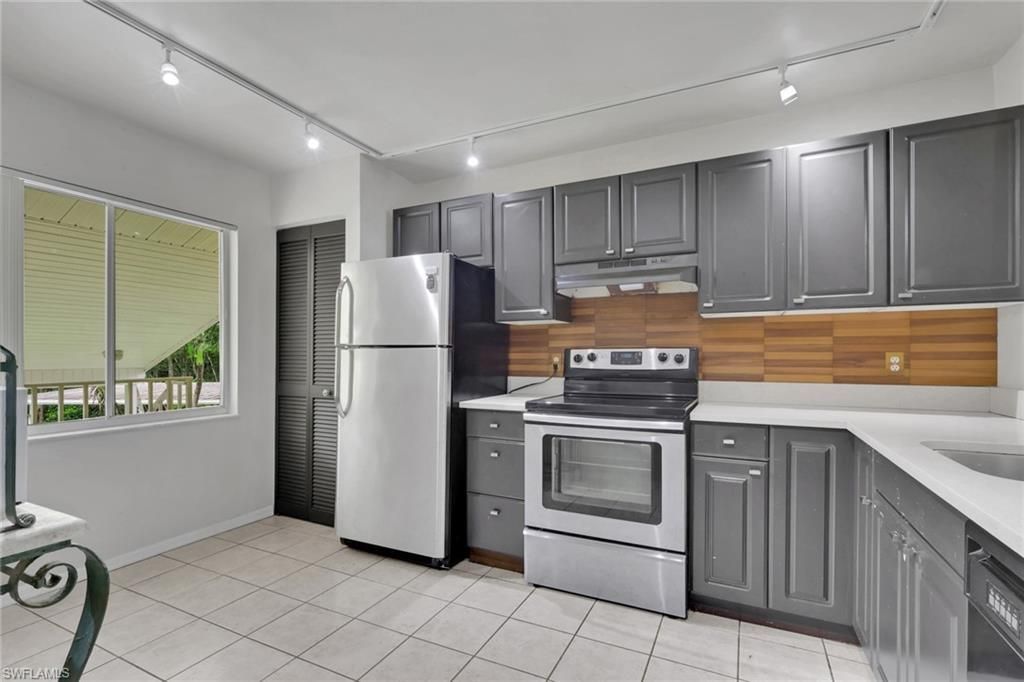 5634 Woodmere Lake Cir , Unit B203, Naples, FL 34112 Photo