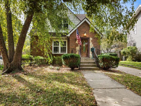 913 W Charles Street , Champaign, IL 61821