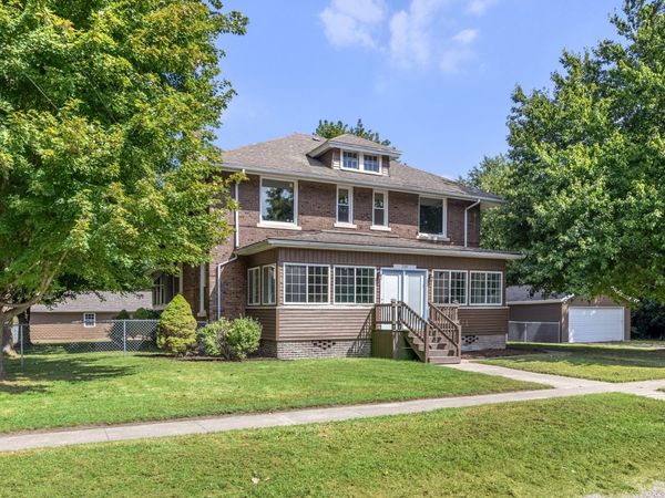 201 E North Street , Ridge Farm, IL 61870