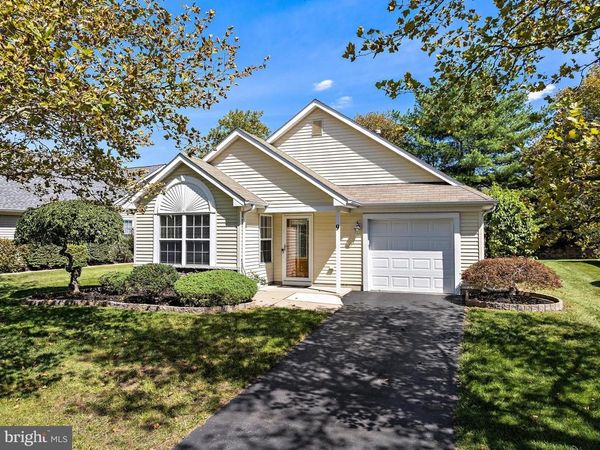 9 SKYLARK LANE, LAKEWOOD, NJ 08701