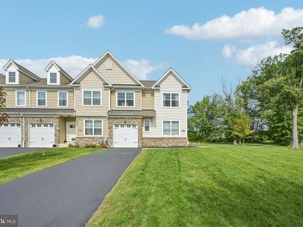 8 ELLA CIRCLE, HUNTINGDON VALLEY, PA 19006