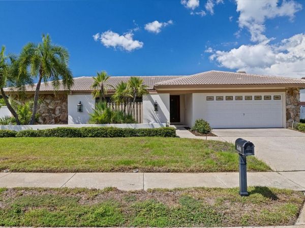 3104 BLUFFS DRIVE , LARGO, FL 33770