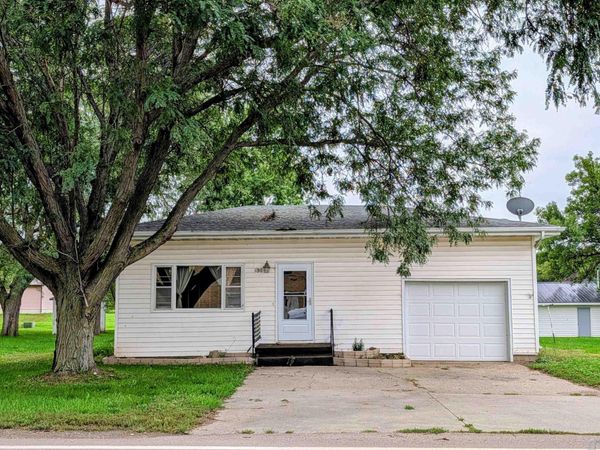 130 South St, Akron, IA 51001