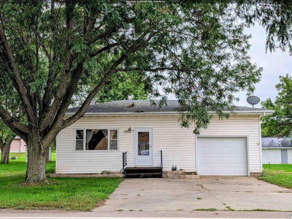 130 South St, Akron, IA 51001