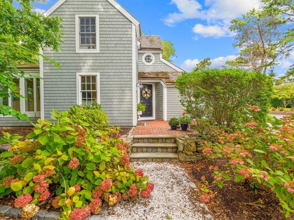 28 Flying Cloud Cr, Mashpee, MA 02649