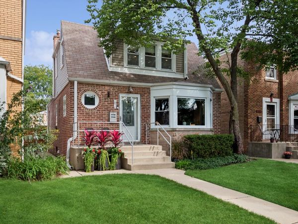 2916 W Fargo Avenue , Chicago, IL 60645