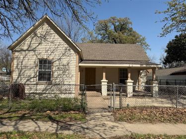 1402 N Commerce Street, Fort Worth, TX 76164