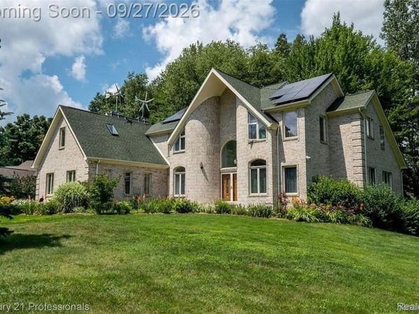 9984 Maple Valley Drive, Springfield Township, Mi 48348