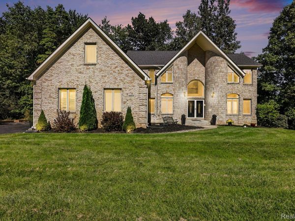 9984 Maple Valley Drive, Springfield Township, Mi 48348