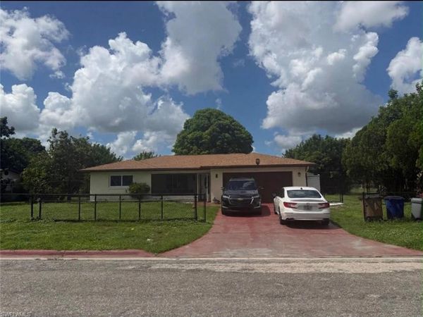 214 Daleview AVE , LEHIGH ACRES, FL 33936