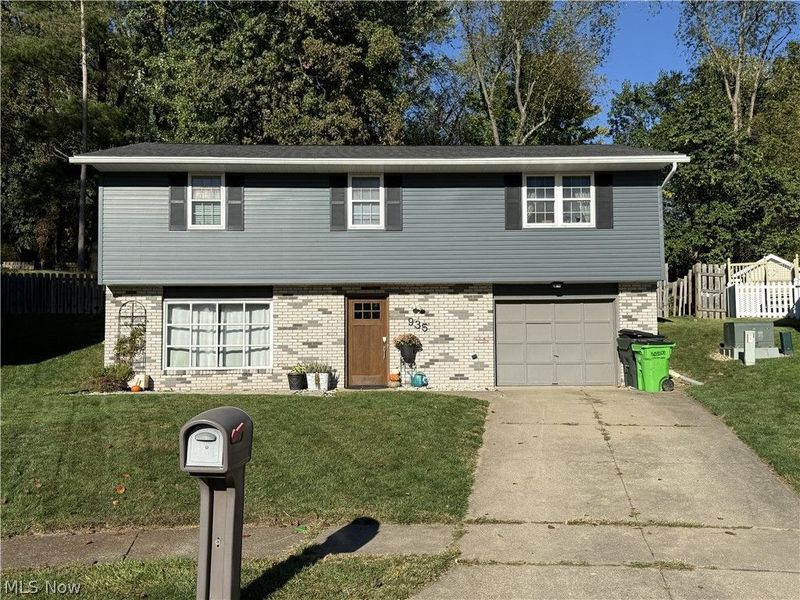 935 Chelsea Drive, Dover, OH 44622 Photo 1