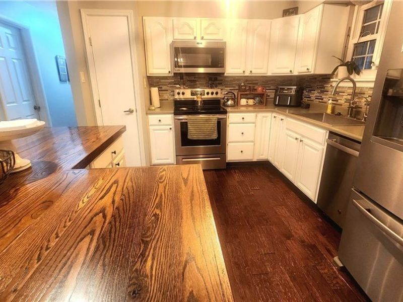 935 Chelsea Drive , Dover, OH 44622 Photo 14
