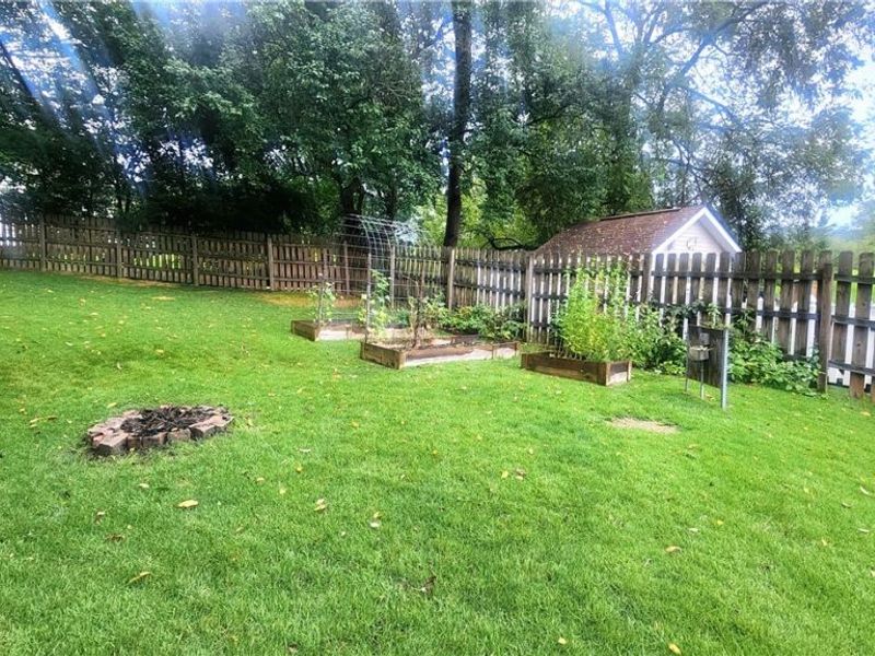 935 Chelsea Drive , Dover, OH 44622 Photo 6