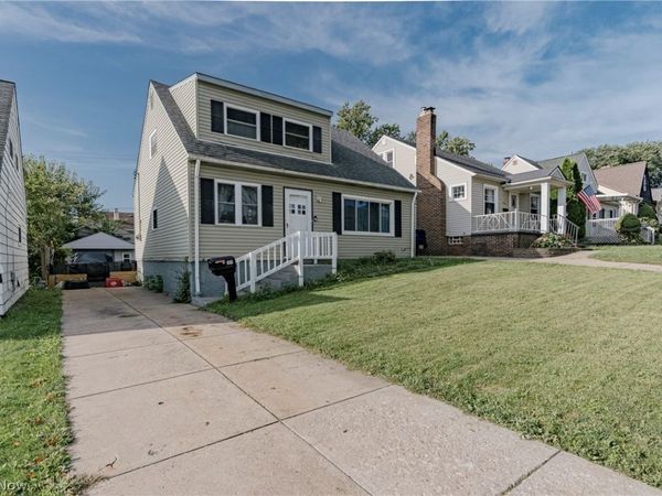 7611 Newport Avenue , Parma, OH 44129