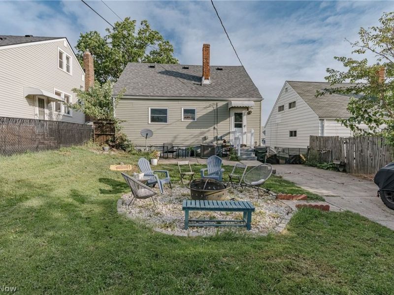 7611 Newport Avenue, Parma, OH 44129 Photo 10