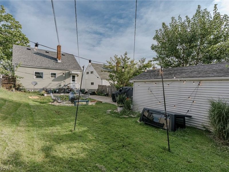 7611 Newport Avenue, Parma, OH 44129 Photo 11
