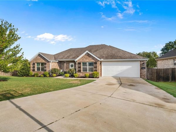 5812 W Mecklin Street , Fayetteville, AR 72704