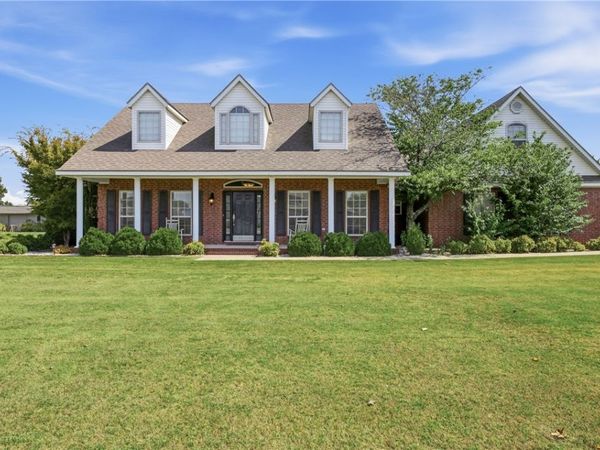 226 Fredonia Street , Elm Springs, AR 72762