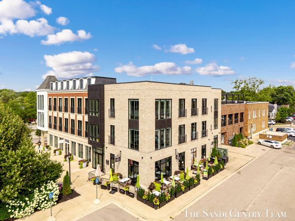 110 W Savidge Street, Unit 202, Spring Lake, MI 49456