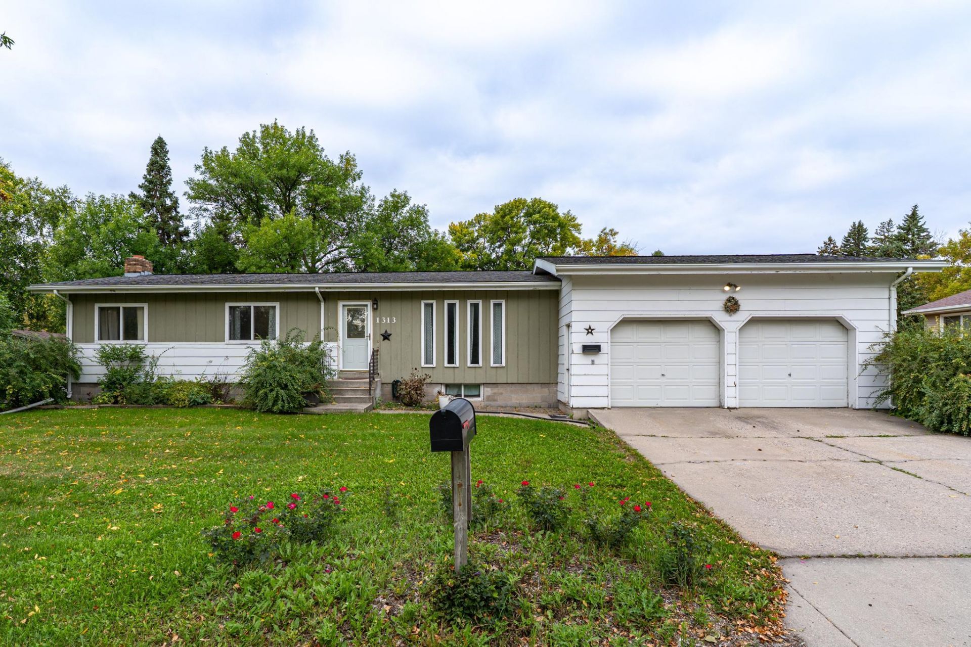 1313 Albert Street, Crookston, MN 56716 Main Photo