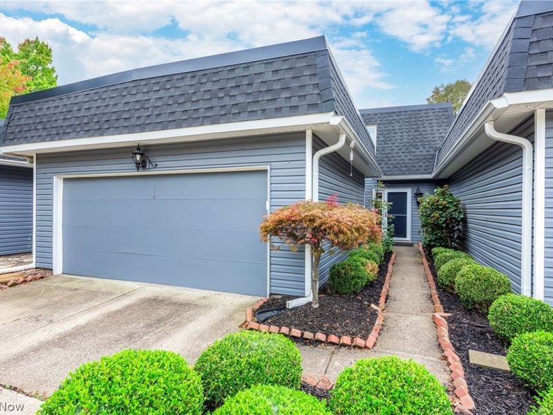 19245 Briarwood Lane, Strongsville, OH 44149 Photo 1