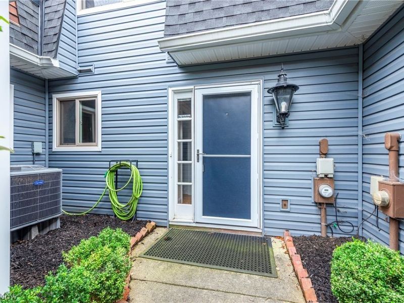 19245 Briarwood Lane, Strongsville, OH 44149 Photo 2